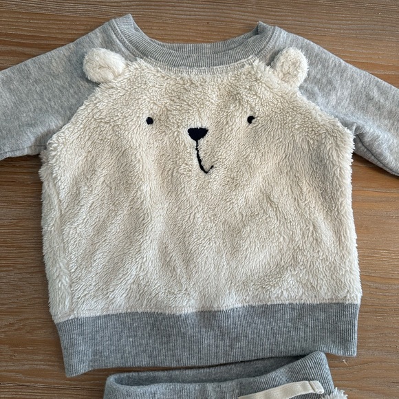 Gap fuzzy polar bear outfit - Picture 2 of 5